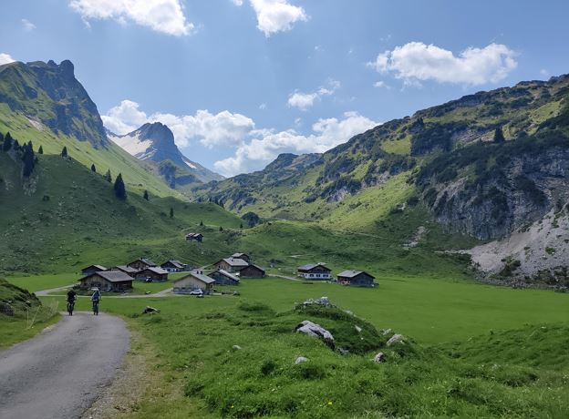 BERGaktiv Hike to three Walser Alps